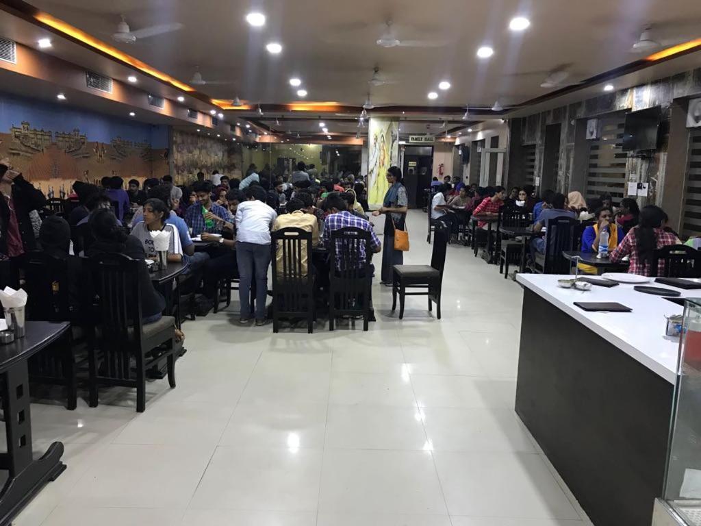 Makrana Raj Hotel Sikar Eksteriør bilde